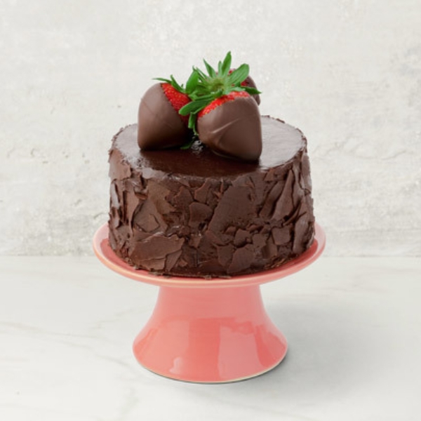 Cake With Chocolate-Covered Strawberries